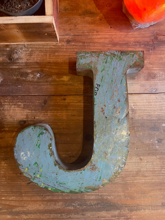 LETTERA IN LATTA "J"