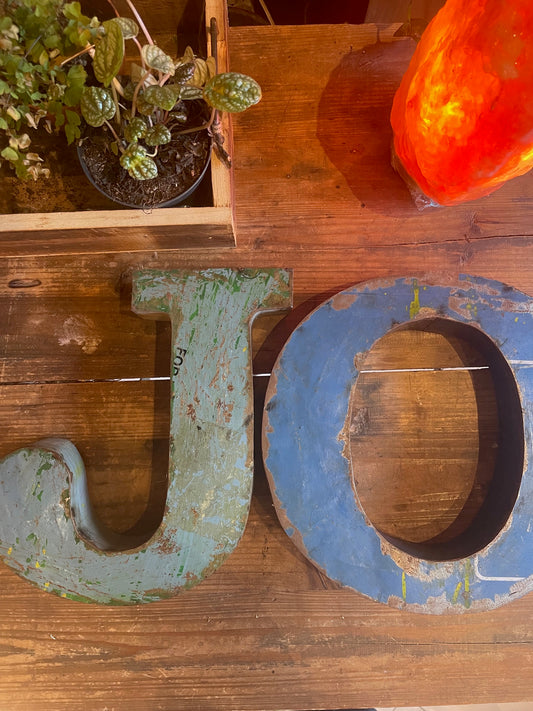LETTERA IN LATTA "JO"