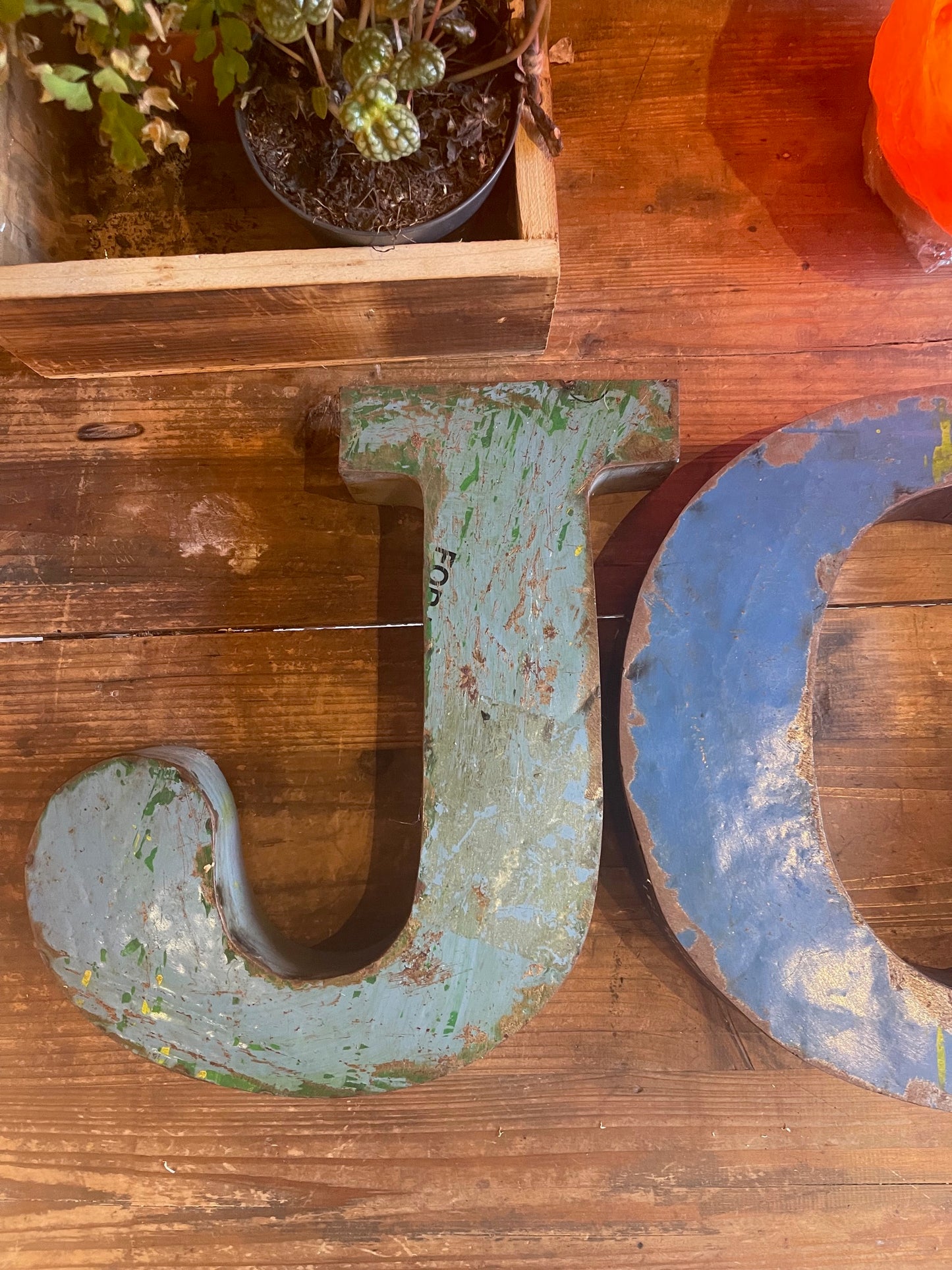 LETTERA IN LATTA "JO"