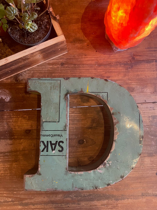 LETTERA IN LATTA "D"